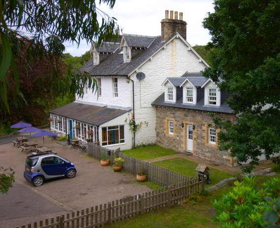 Fraser's Cottage and Salen Hotel